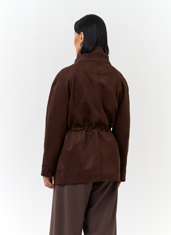 Женская куртка из эко замши с воротником стойкой