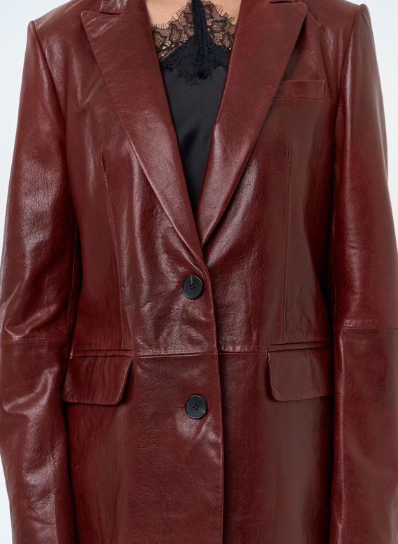 Жакет из натуральной кожи красного цвета