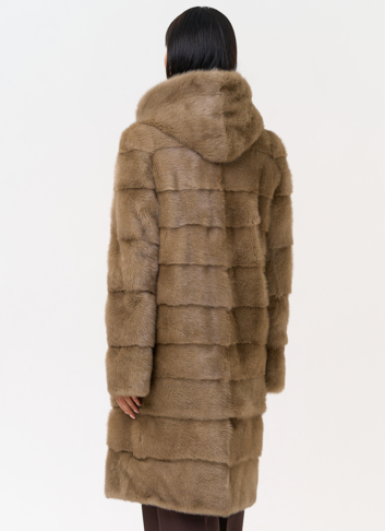 Шуба из норки бежевого цвета