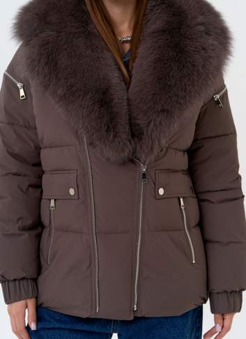 Женский пуховик с воротником из меха песца