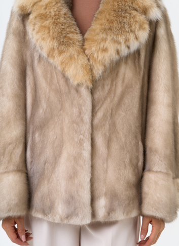 Куртка из меха норки с английским воротником из меха рыси