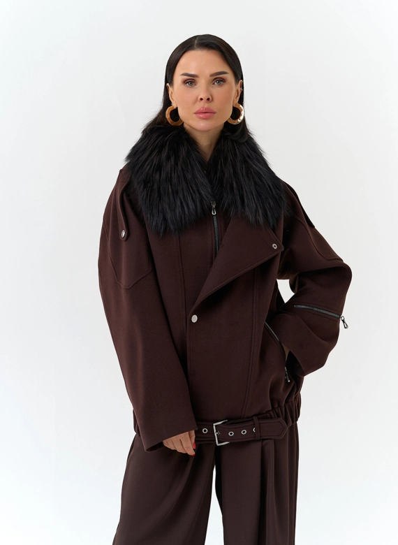 Женское укороченное пальто с отделкой из меха лисы фото