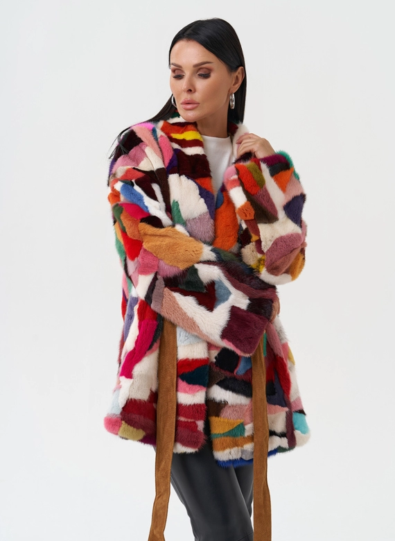 Яркая шуба из меха норки