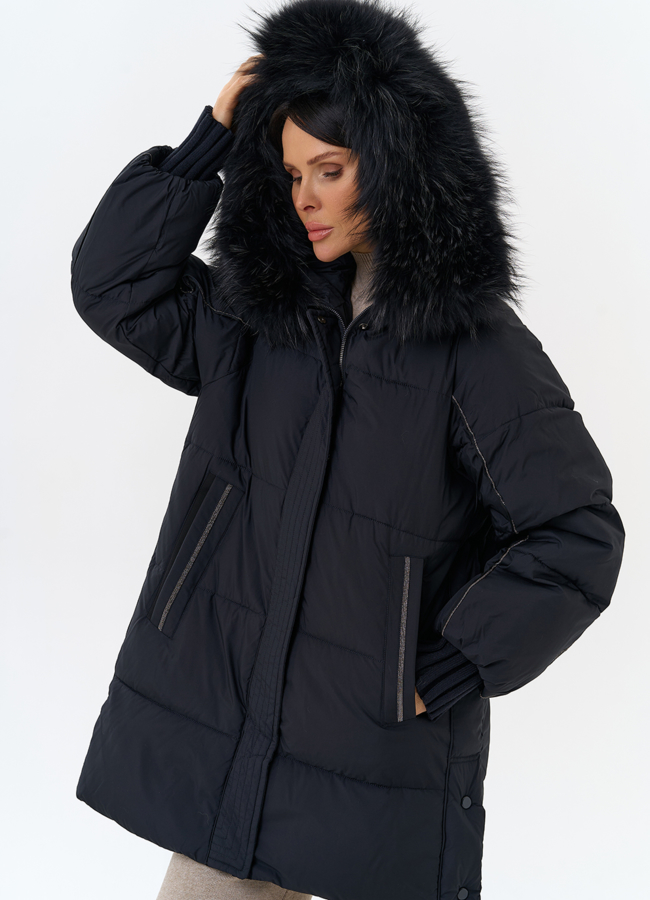 фото Женский пуховик с капюшоном из меха енота модель № 31972