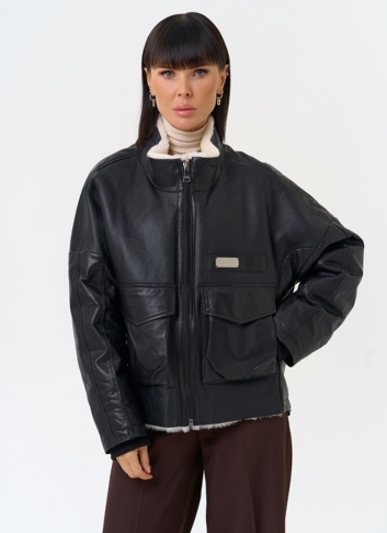 Женский пуховик из натуральной кожи с отделкой из овчины