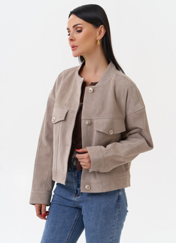 Светлая куртка из замши