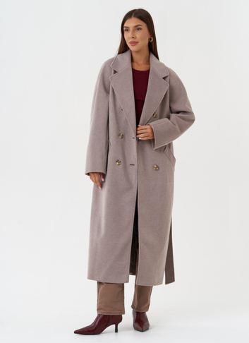 Светлое пальто с английским воротником