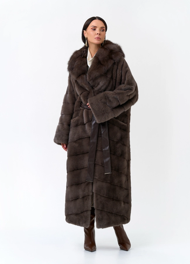Длинная шуба из меха норки с капюшоном из меха куницы модель № 33706 универмаг малина фото
