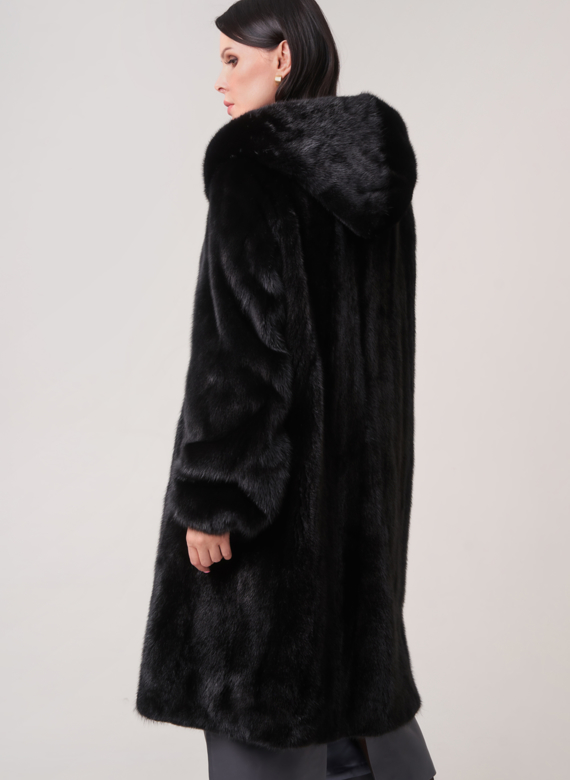 Шуба черного цвета 