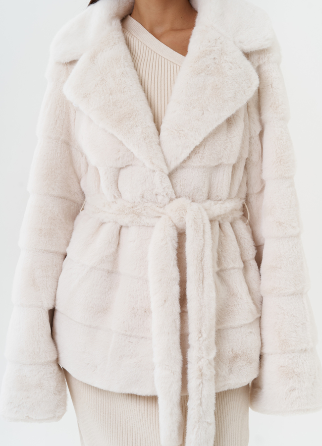 Короткая шуба из эко меха с английским воротником модель № 27712 универмаг малина