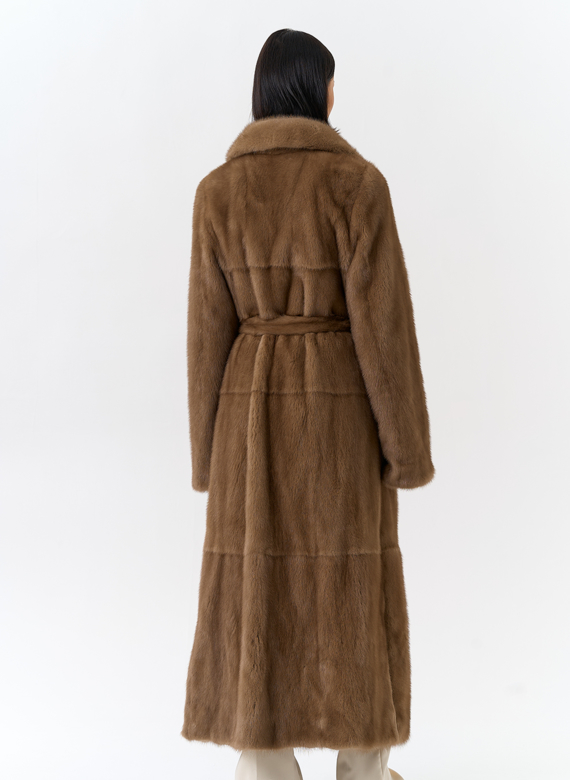 Длинная шуба из меха норки с английским воротником