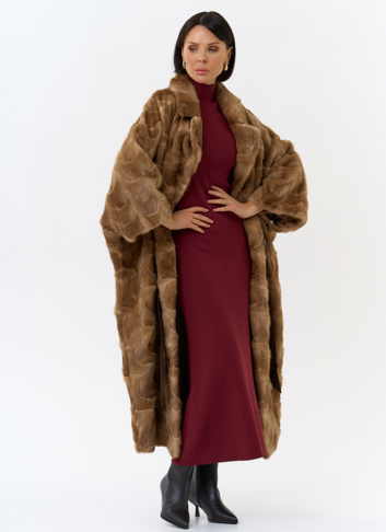 Шуба из меха норки с английским воротником