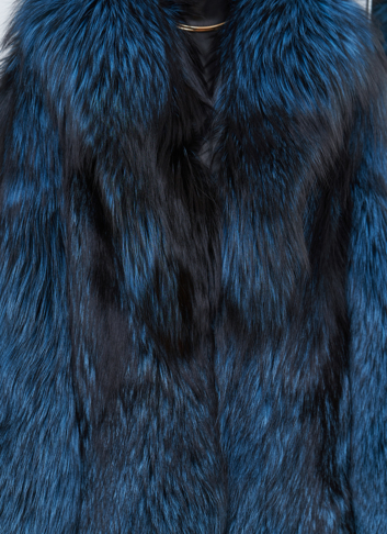 Шуба из меха чернобурки голубого цвета