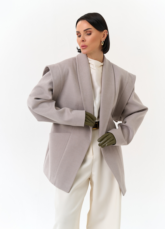 Женское укороченное пальто с акцентными плечами модель № 32853 универмаг малина