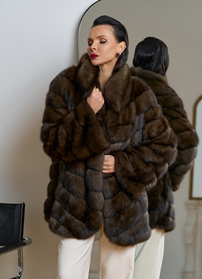 Женская шуба из соболя с воротником стойкой модель № 31773 универмаг малина