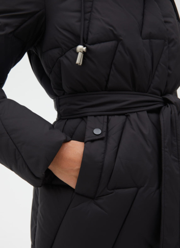 Женский пуховик с поясом