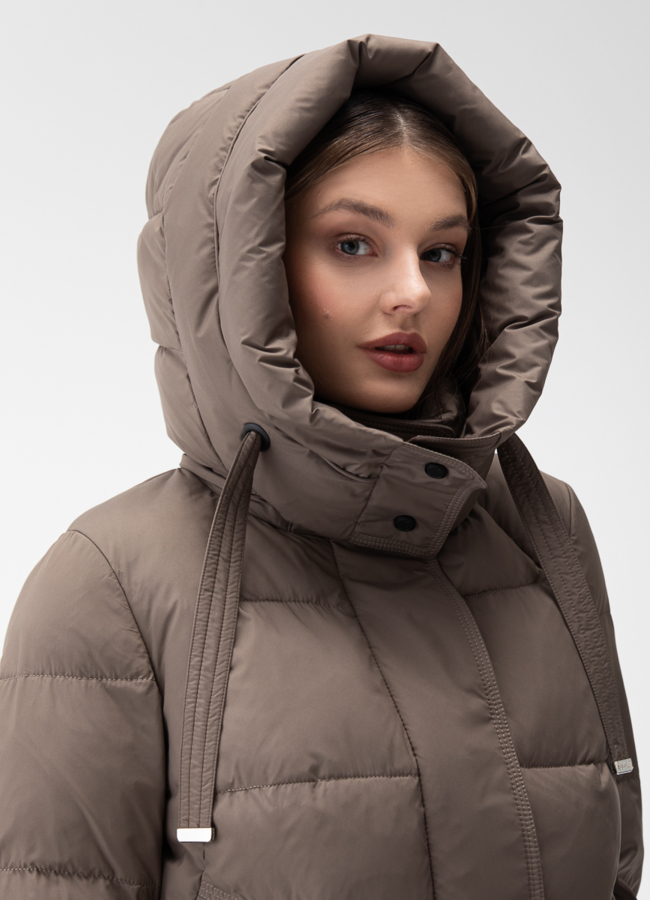 Женский пуховик с капюшоном  модель № 28411 универмаг малина