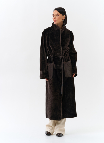 Женская дубленка с декоративным поясом