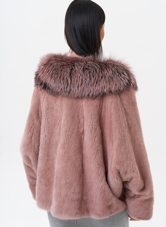 Короткая шуба из норки с чернобуркой