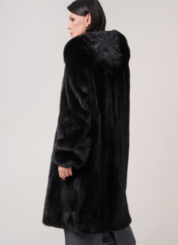 Шуба черного цвета 