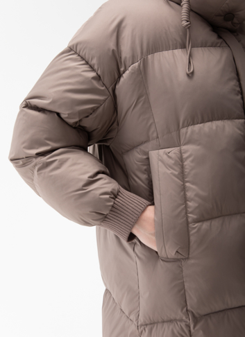 Женский пуховик с капюшоном 